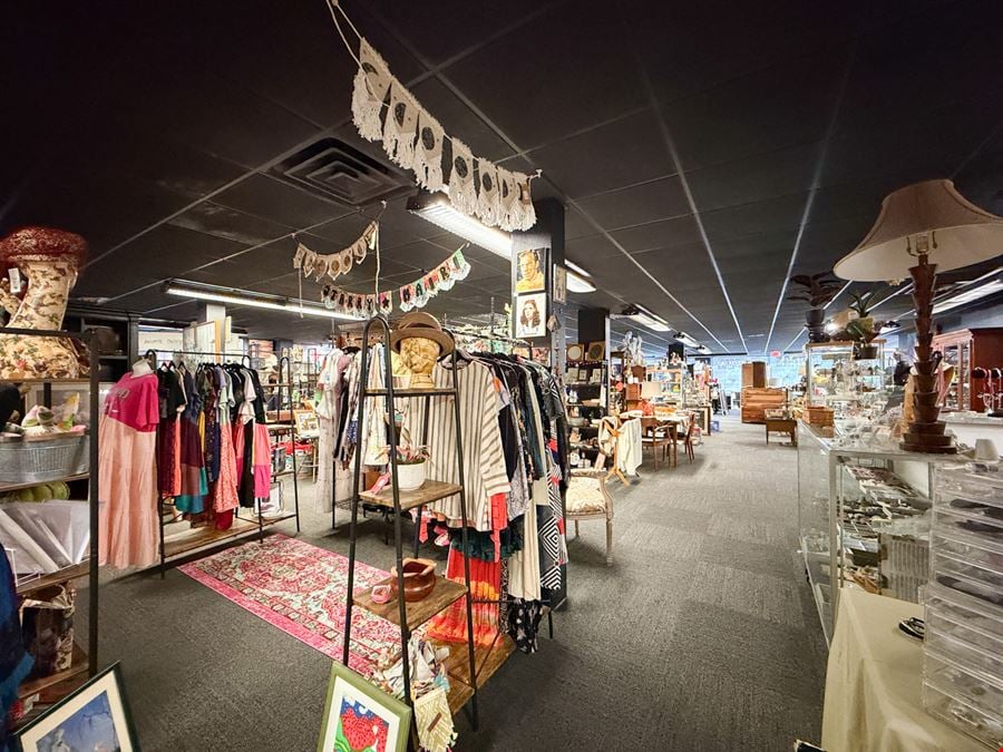 Freestanding Showroom / Warehouse in Slidell Under $60/SF