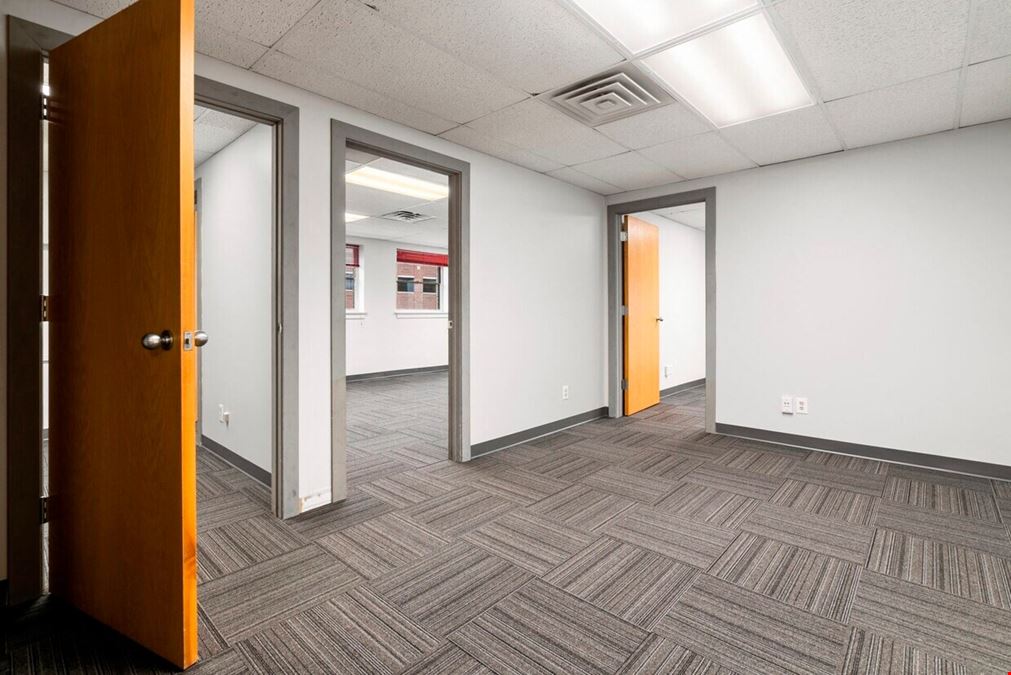 31 W Downer Pl, Aurora, IL 60506