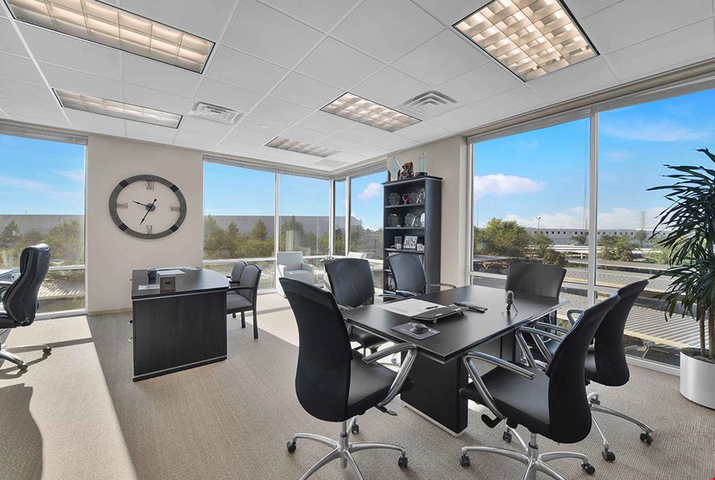 681 Greens Parkway (R2054)