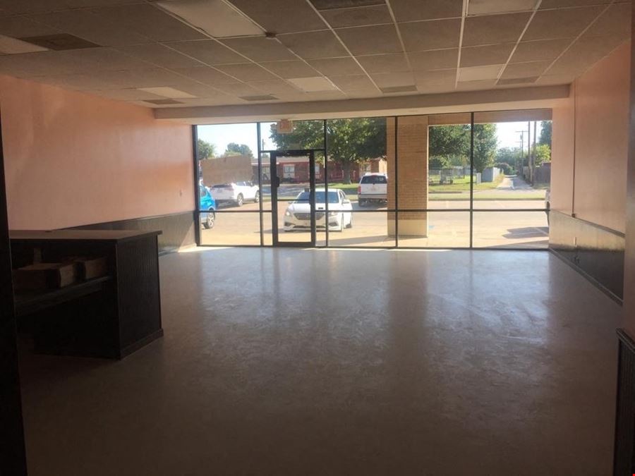 Retail/Office space along high traffic road in Mesquite 