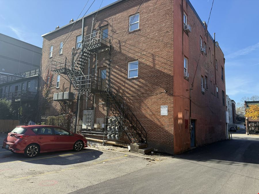 858 N High St