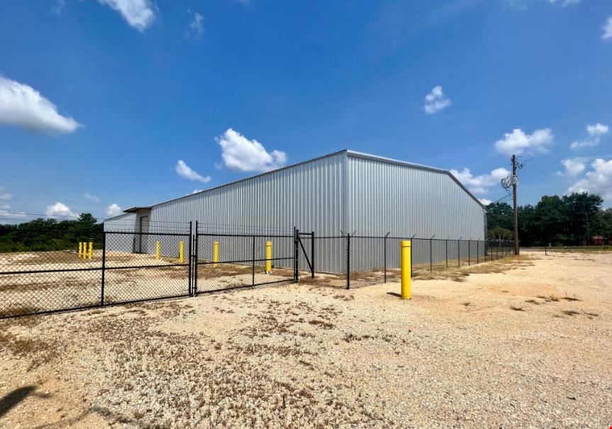 Rail Served Warehouse & Office | 22,400 SF