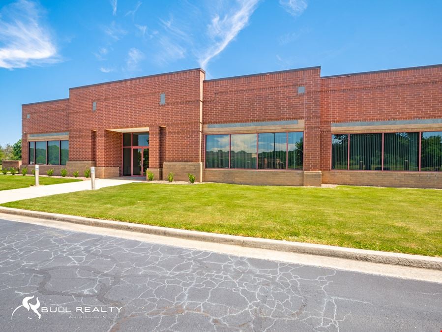 Duluth Office/Showroom Space | ±2,404 RSF - ±10,564 RSF