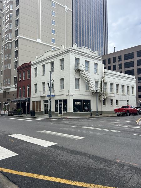 Preview of commercial space at 401 Baronne St
