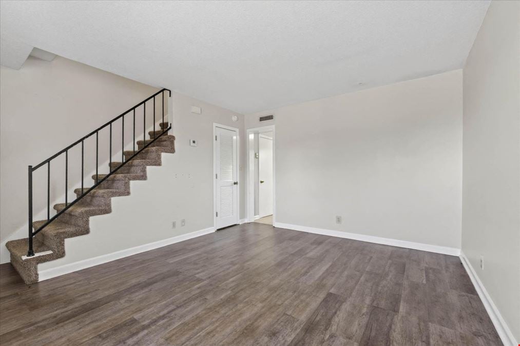 1531 E Knollwood Cir