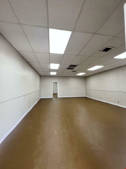 Dyer frontage retail FOR LEASE