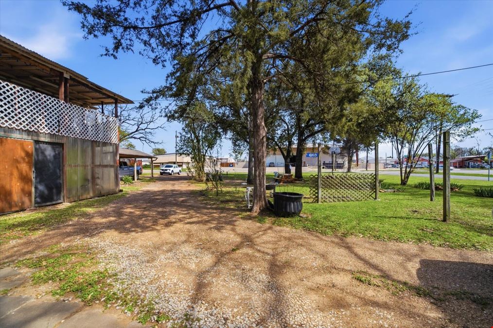 307 N Britain Rd