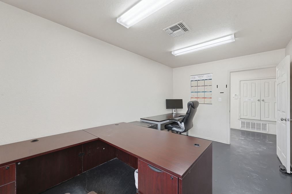 6,060 Drive Through Office/Shop on 6.33 Acres