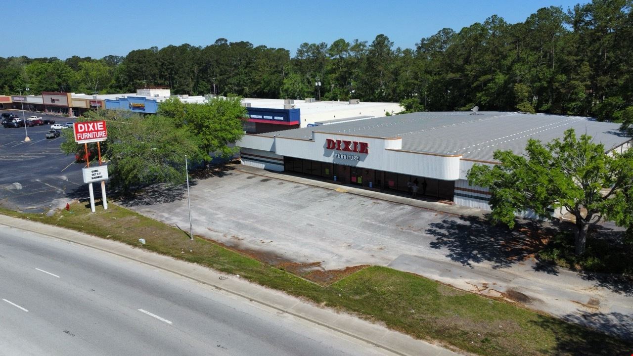 303 Robertson Blvd