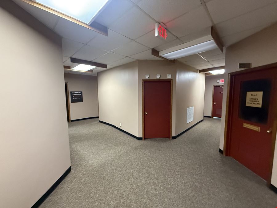 33 W Main St