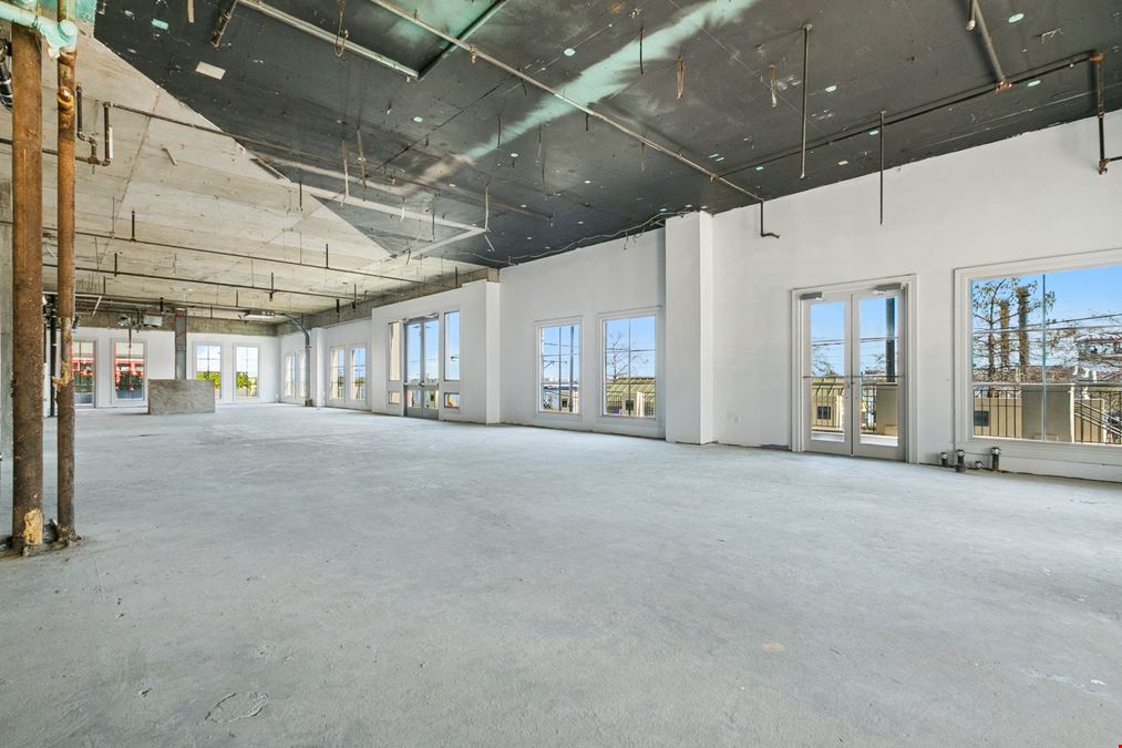 French Quarter Riverfront Opportunity with Expansive Terrace