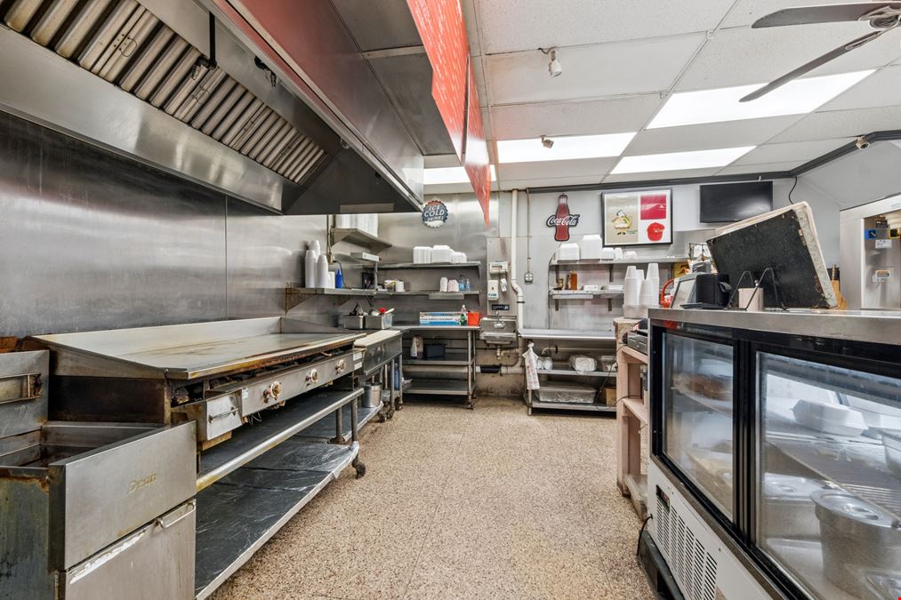 Iconic French Quarter Restaurant Property