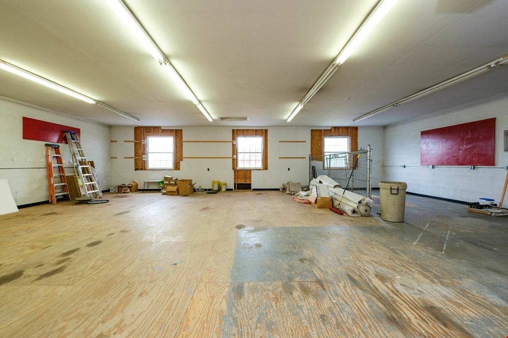 NICE BUILDING IN HIGH TRAFFIC AREA FOR SALE OR LEASE