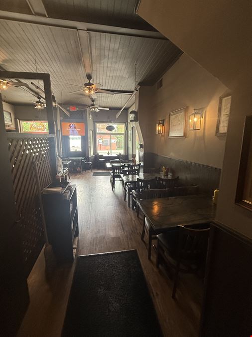 Gar's Lounge