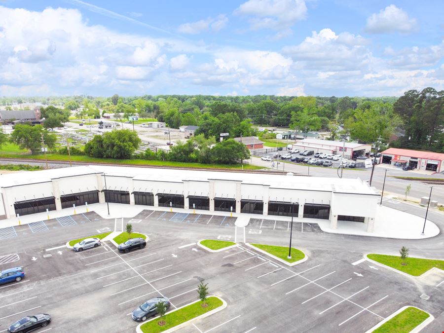 Galleries Gonzales: New Construction Shopping Center Anchored by ALDI