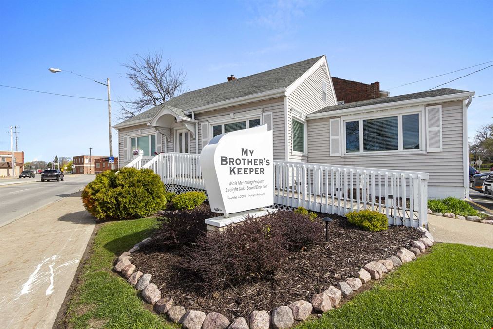 1463 Main St