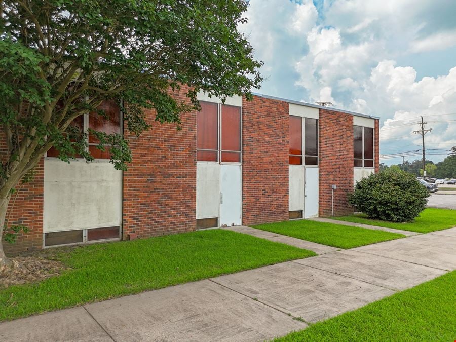 Versatile Commercial Building on ±3.4 Acres with Development Potential