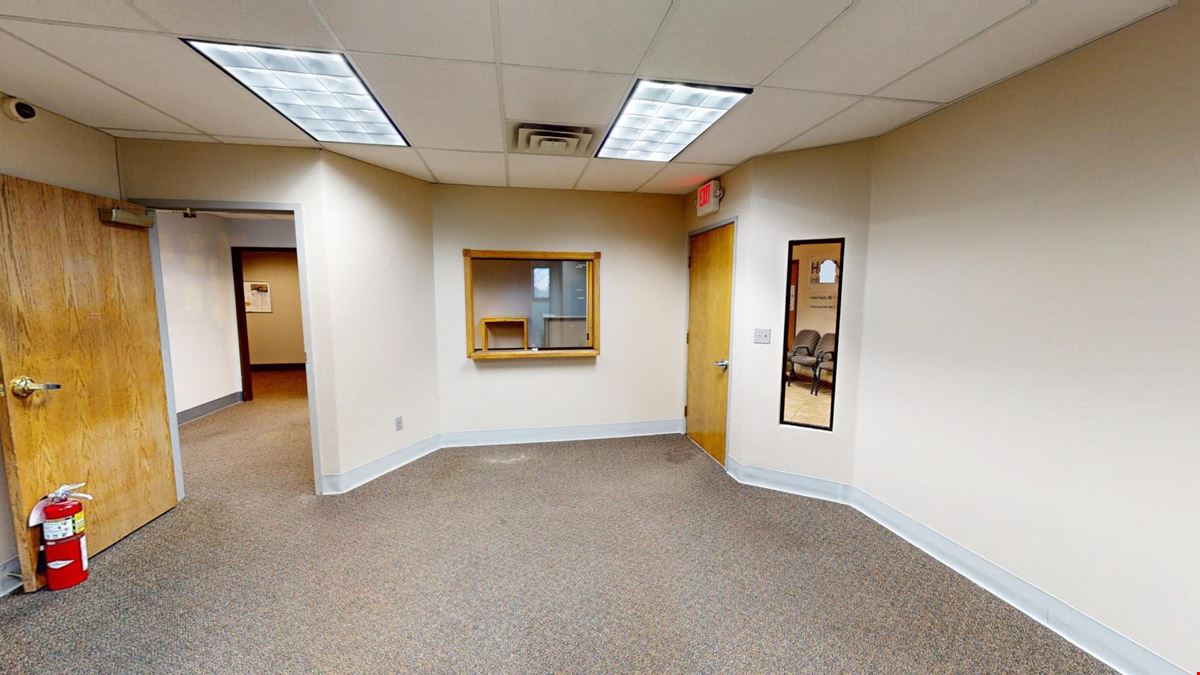 1225 W Grand River