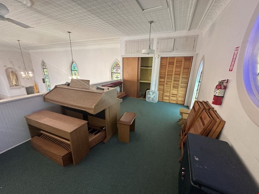3915 Cottage bridge Rd - Traditional wood-frame church building