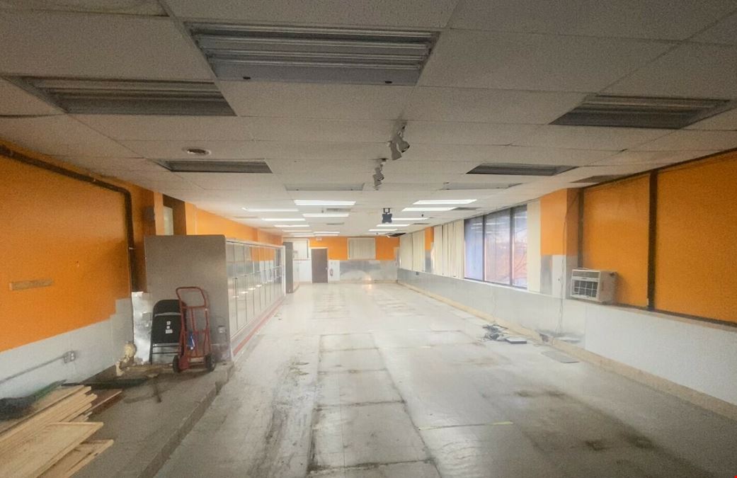 Shopping Center End Cap - Pisto Plaza