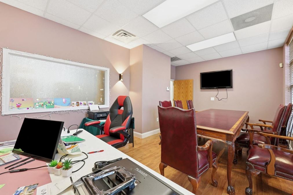 3 Suites at 502 McKnight Drive