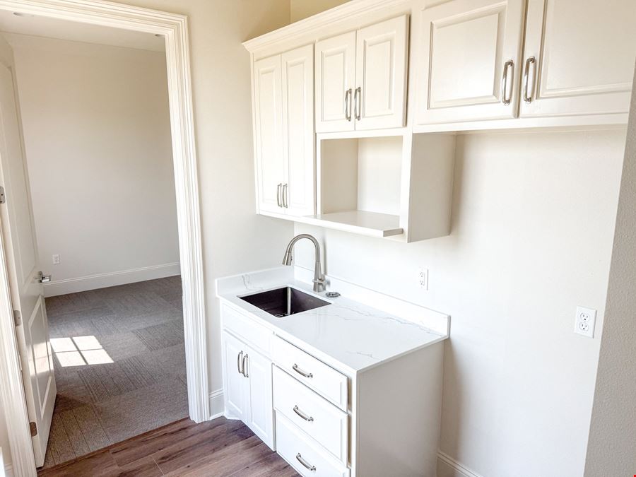 Bayou Business Commons: Class A New Construction Office Suites