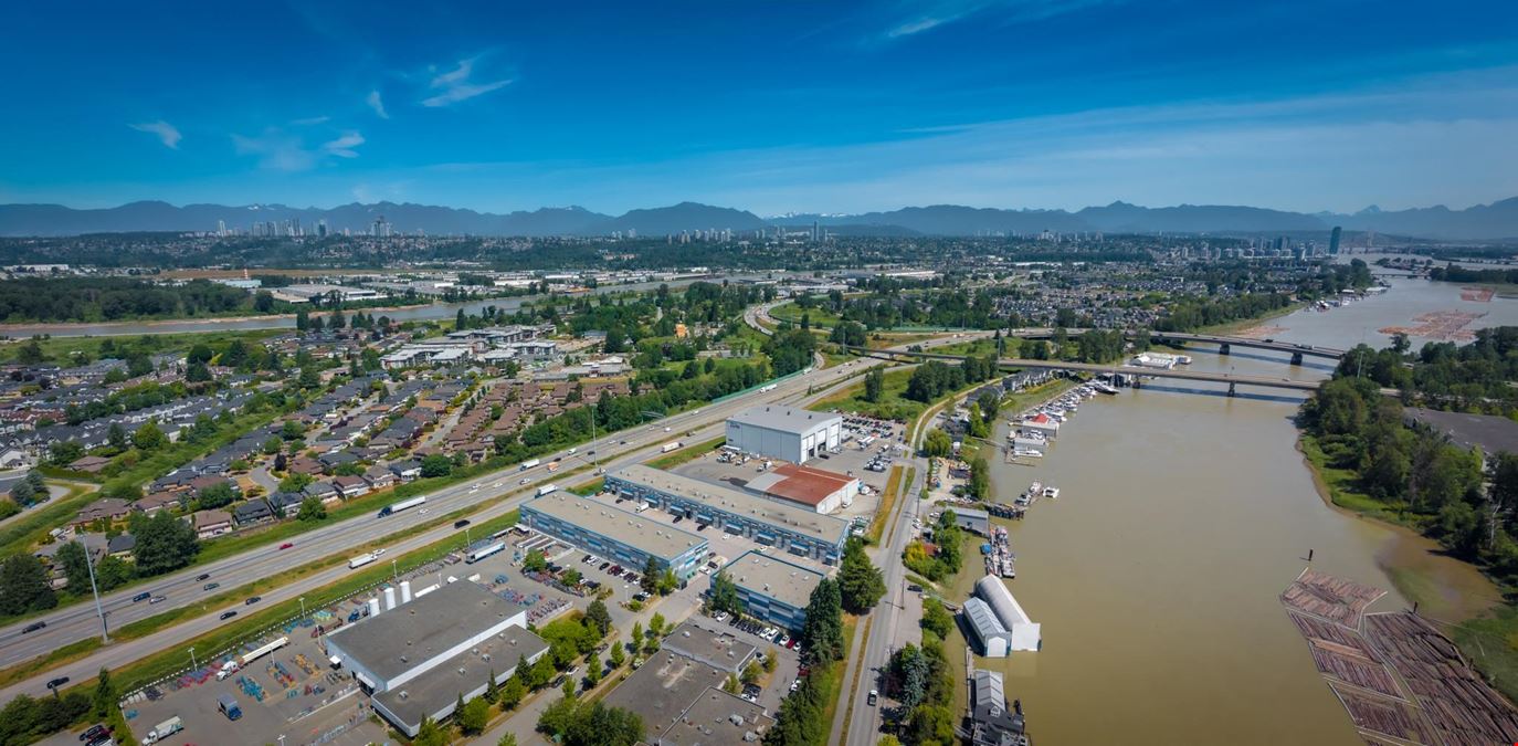 211,23251 Fraserwood Way