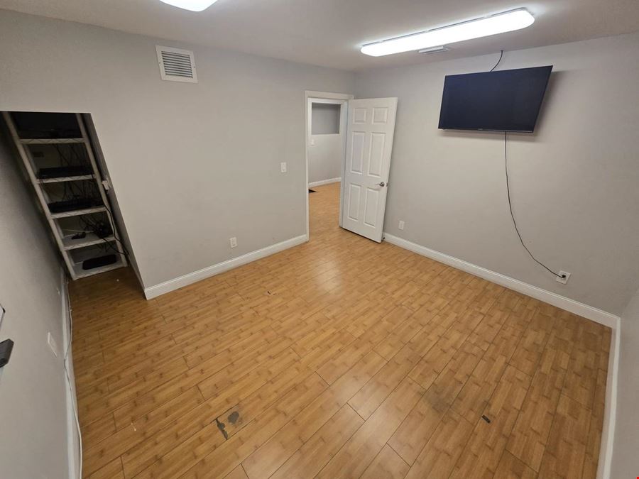 Office / Warehouse 2,628 SQFT