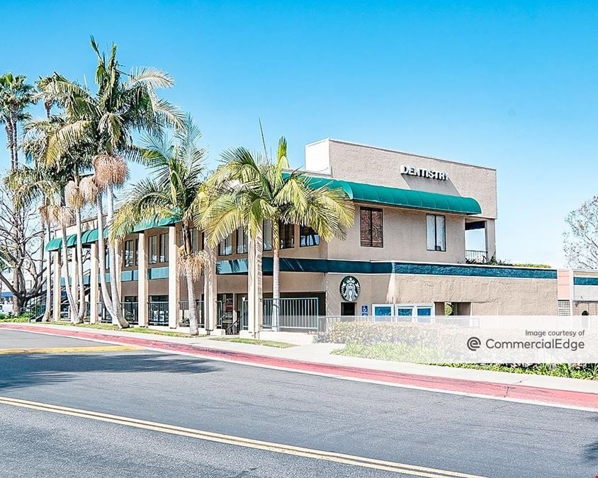Rolling Hills Plaza - 2591 Airport Drive