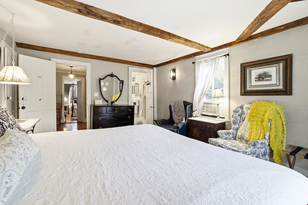 Historic Bed & Breakfast Estate with Event Barn on 5.6 Acres