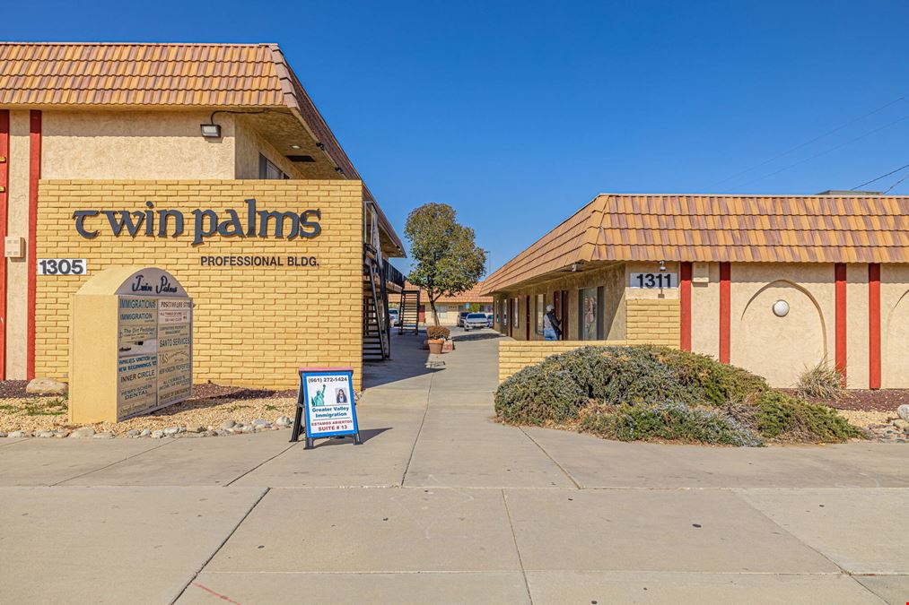 1309 E Palmdale Blvd