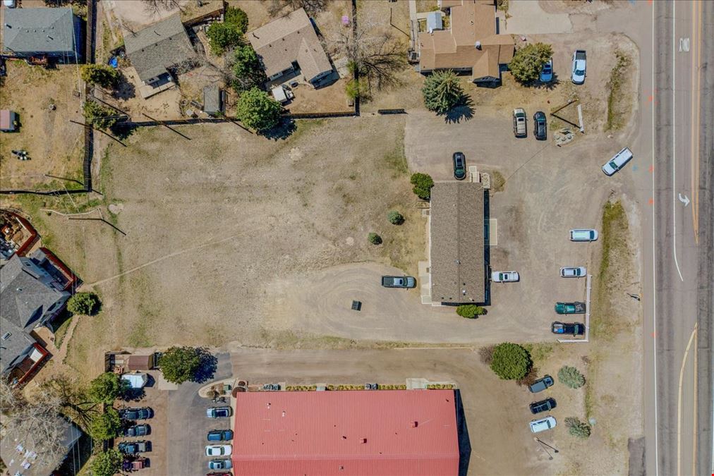 Multi-Tenant Office Building w Ample Parking