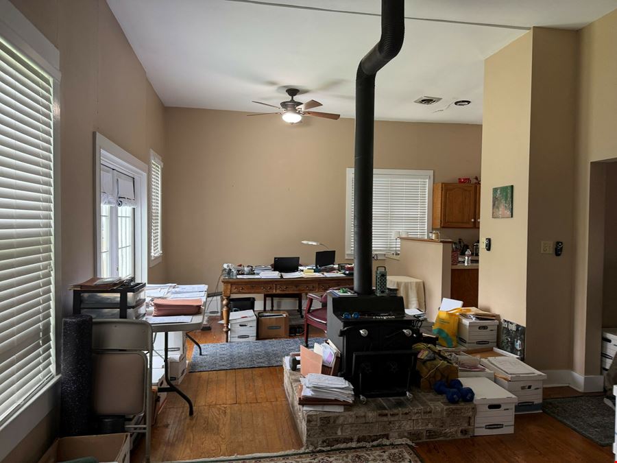 209 W Bagdad Ave