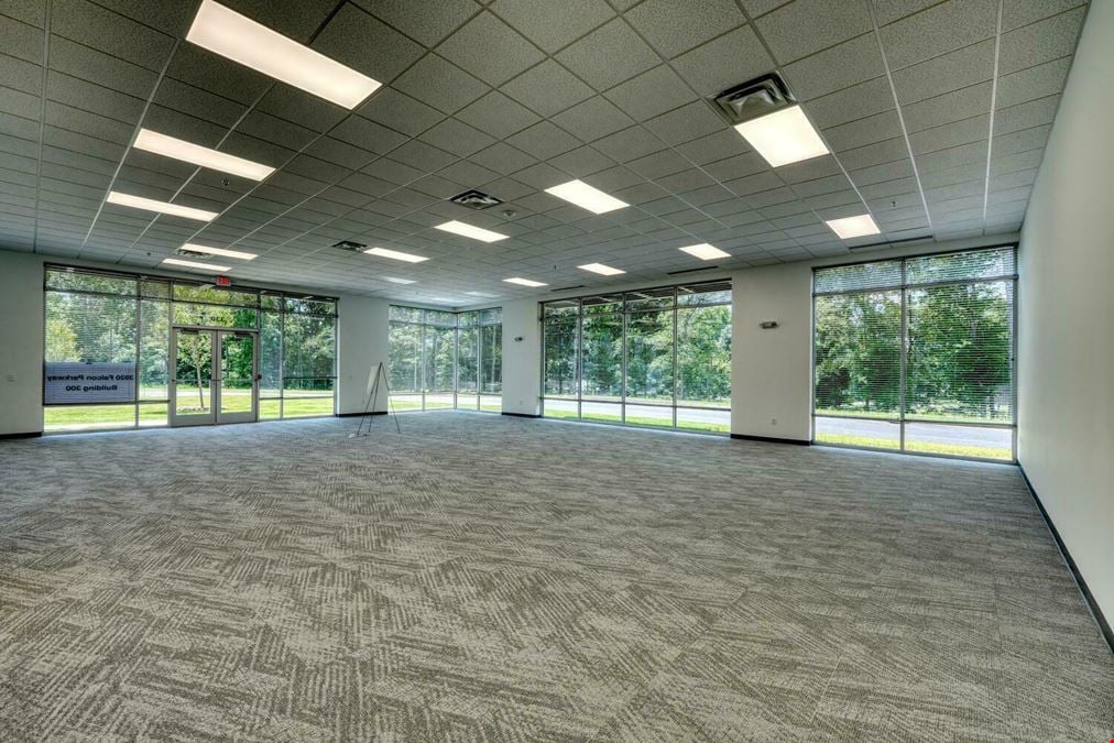 Falcon II Commerce Center