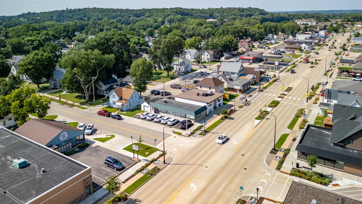 Flexible Commercial Space on Broadway Ave
