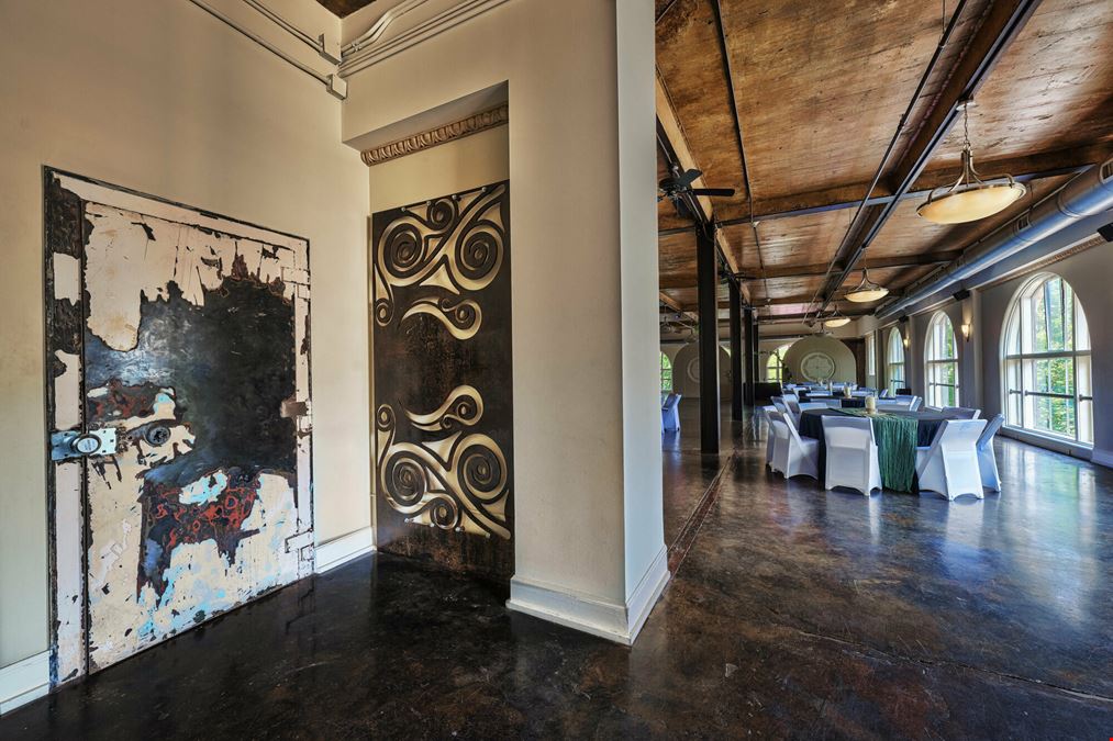 Urban Lofts, Boutique Hotel & Signature Rooftop Bar with Elevator