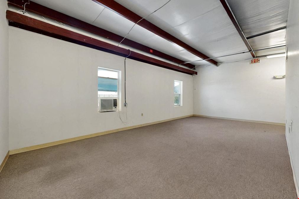 Paseo Area Office/Warehouse – Gated Yard + 3-Phase Power + Drive In Door