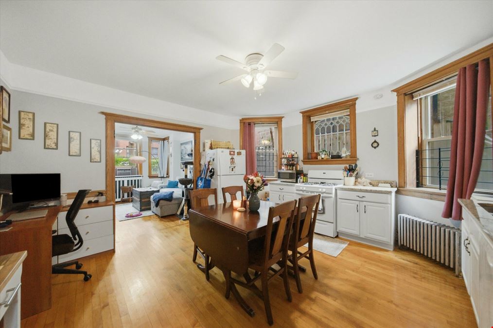 905 W Fletcher St, Chicago, IL 60657