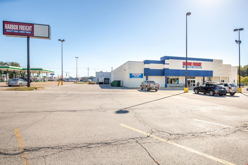 7,821 Square Foot Endcap Sublease in Washington, MO