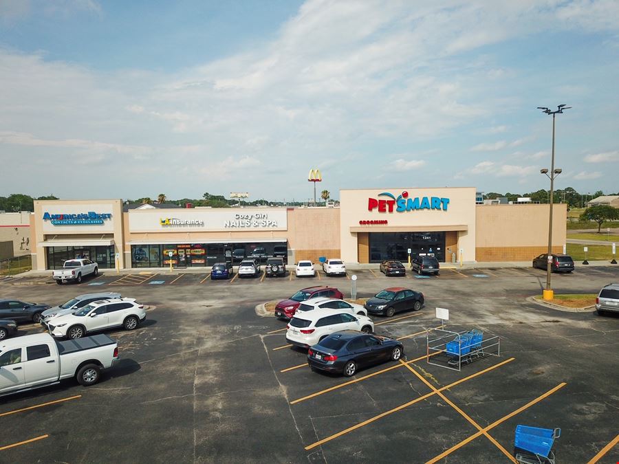 Highland Square Shopping Center/HS Petsmart