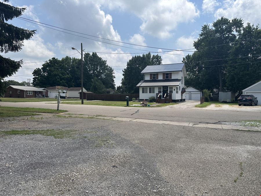 .4 ACRE COMMERCIAL LOT W/ OFFICE FOR LEASE