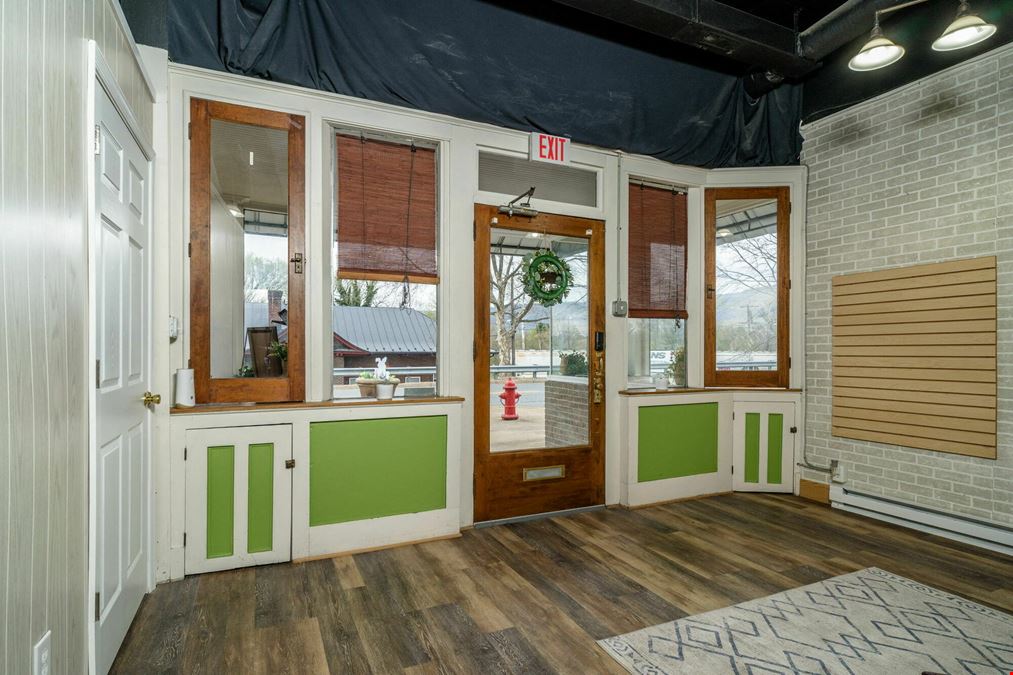 INVESTMENT OPPORTUNITY | 100% OCCUPIED RENOVATED MIXED-USE BUILDING
