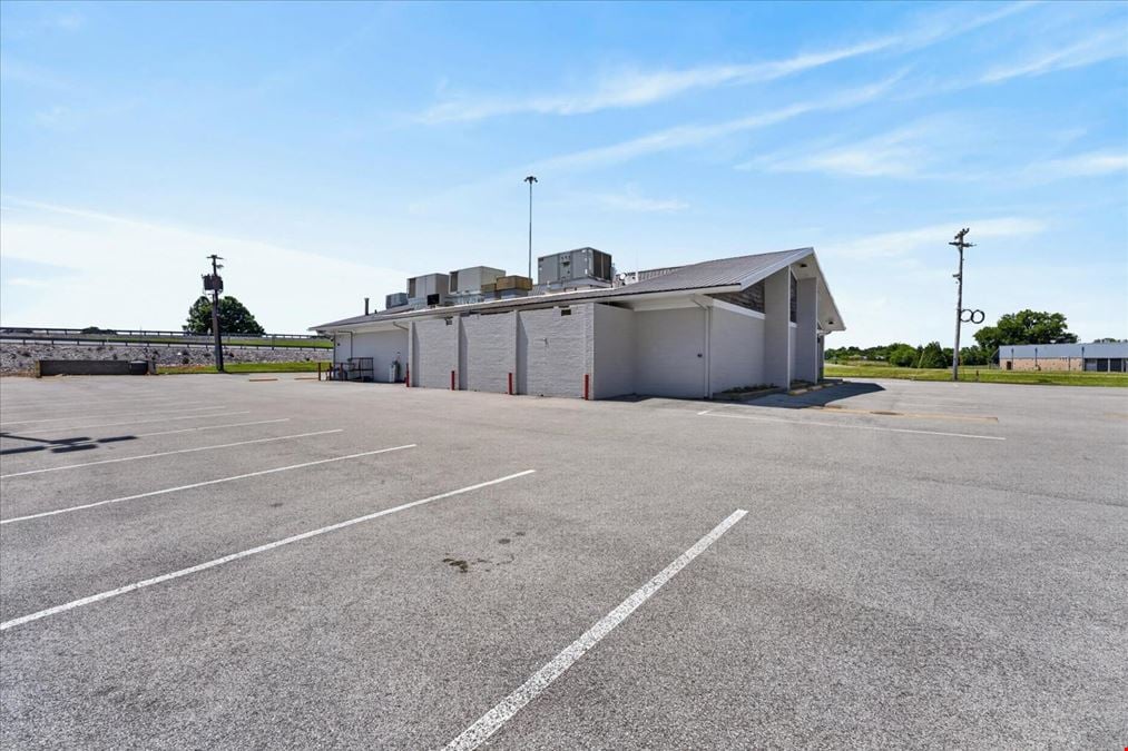 COMING SOON (Live Mon 6/22) - 4000 Fort Campbell Blvd - For Lease