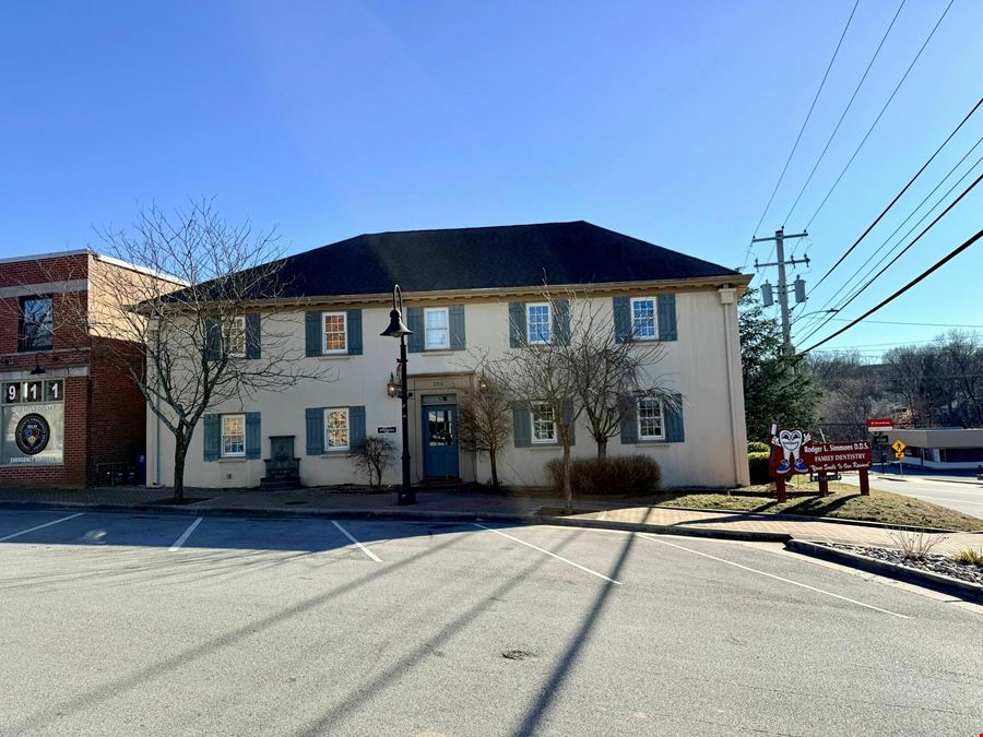 3,092 SF Office / Residential Building For Sale or Lease in Downtown Ozark Square