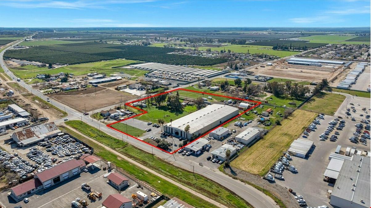 Freestanding Heavy Industrial Building w/ Office/Showroom on ±6.55 AC