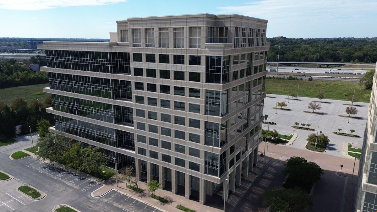 82 Corporate Woods