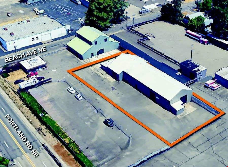 Large Industrial Warehouse w/Yard