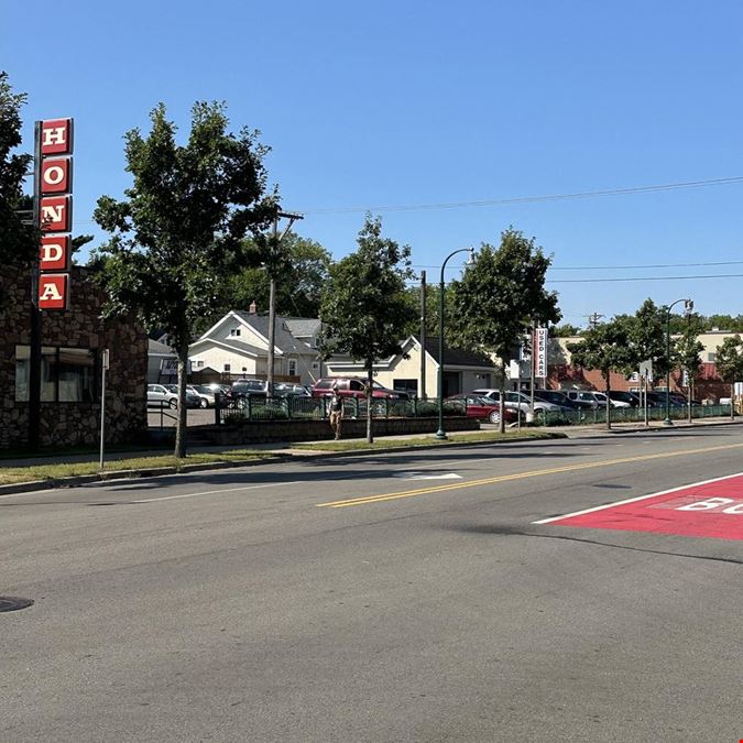 Used Car Lot (Auto Mart)