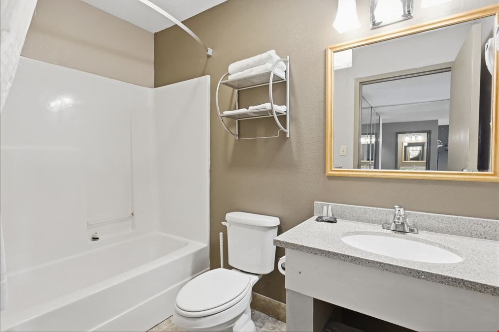 7680 Niagara Falls Blvd - Super 8 by Wyndham