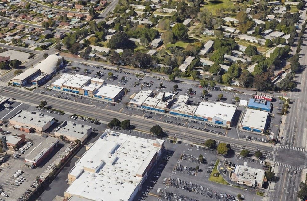End-Cap Space in Baldwin Hills Center